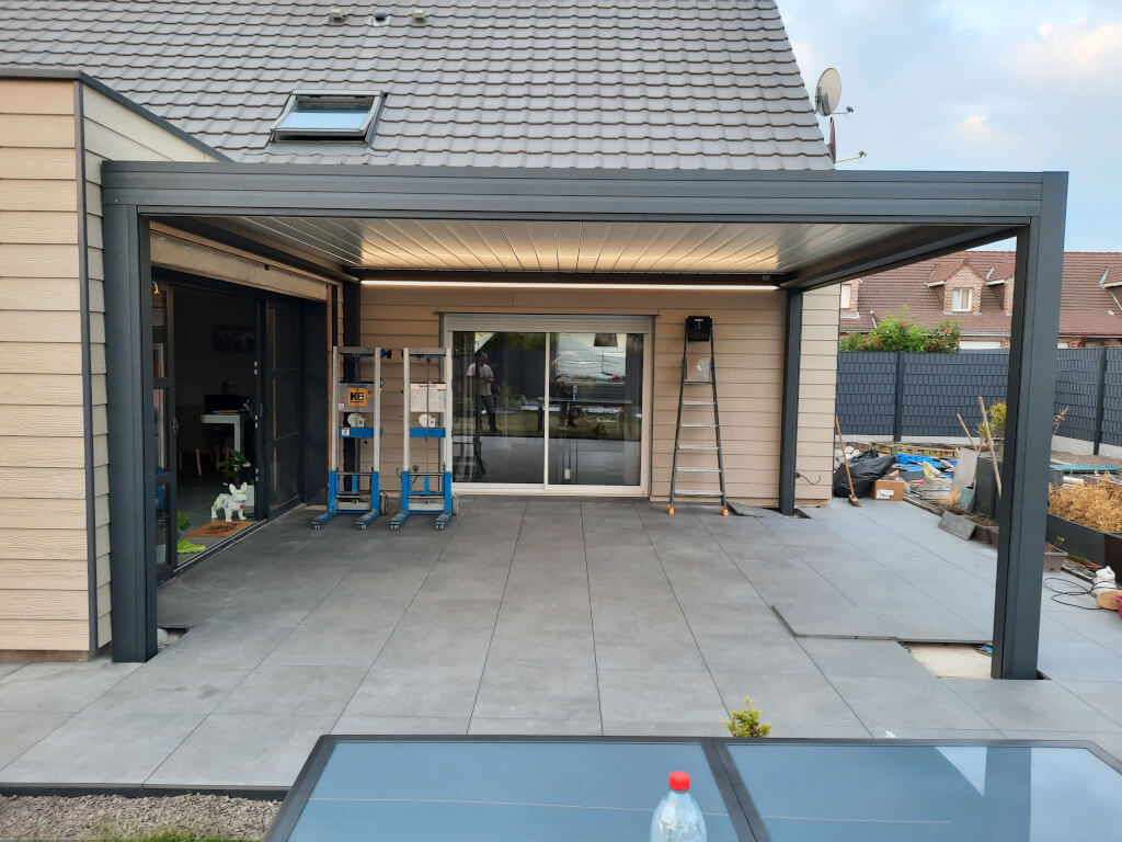 Pergola bioclimatique à Calais par UCS Fermetures