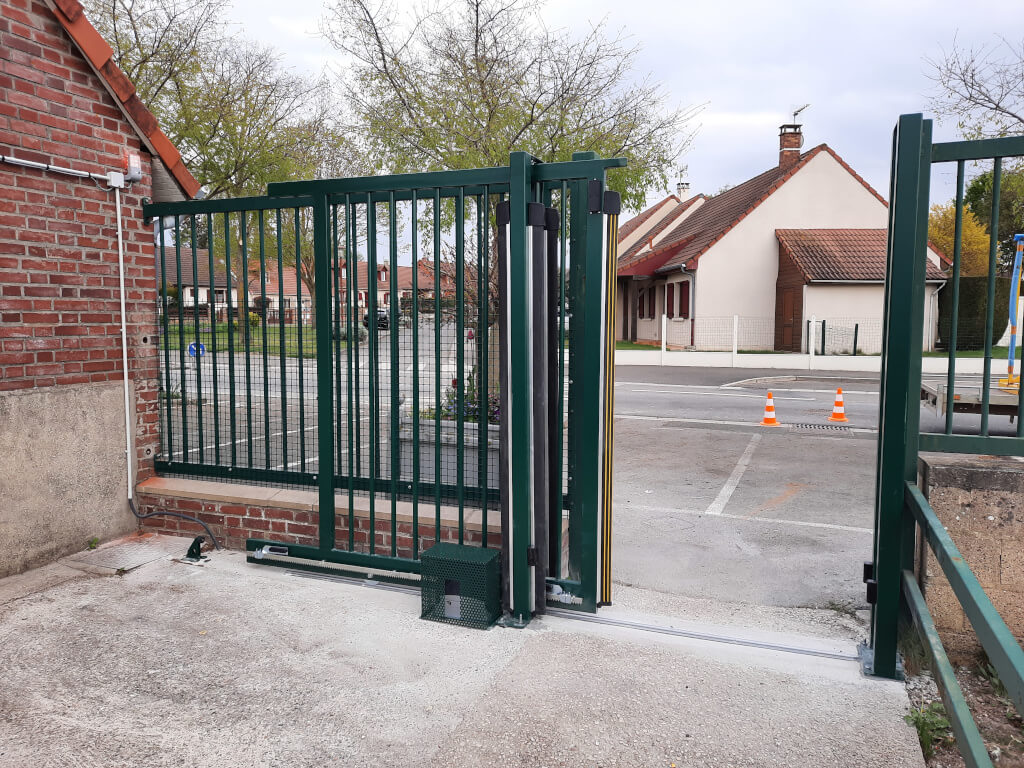 Portail du cimetière de Longueau par UCS Fermetures