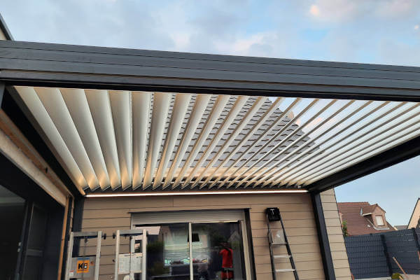 pergola bioclimatique par UCS Fermetures